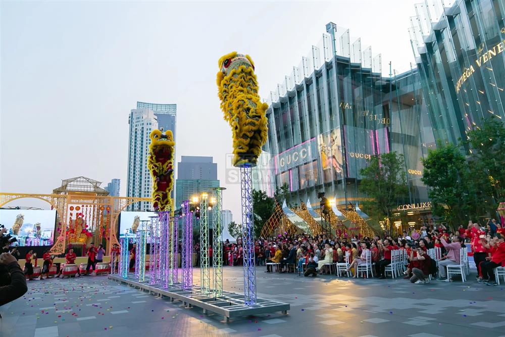 สิงโตบนเสาดอกเหมย