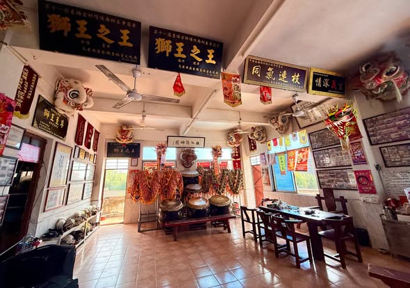 ร่วมกับ 马来西亚新山炫锋龙狮体育会 (ยะโฮร์บาห์รู มาเลเซีย)
